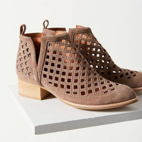 Jeffery‎ Campbell Taggart Suede Cut Out Booties Taupe 9 - Picture 1 of 6